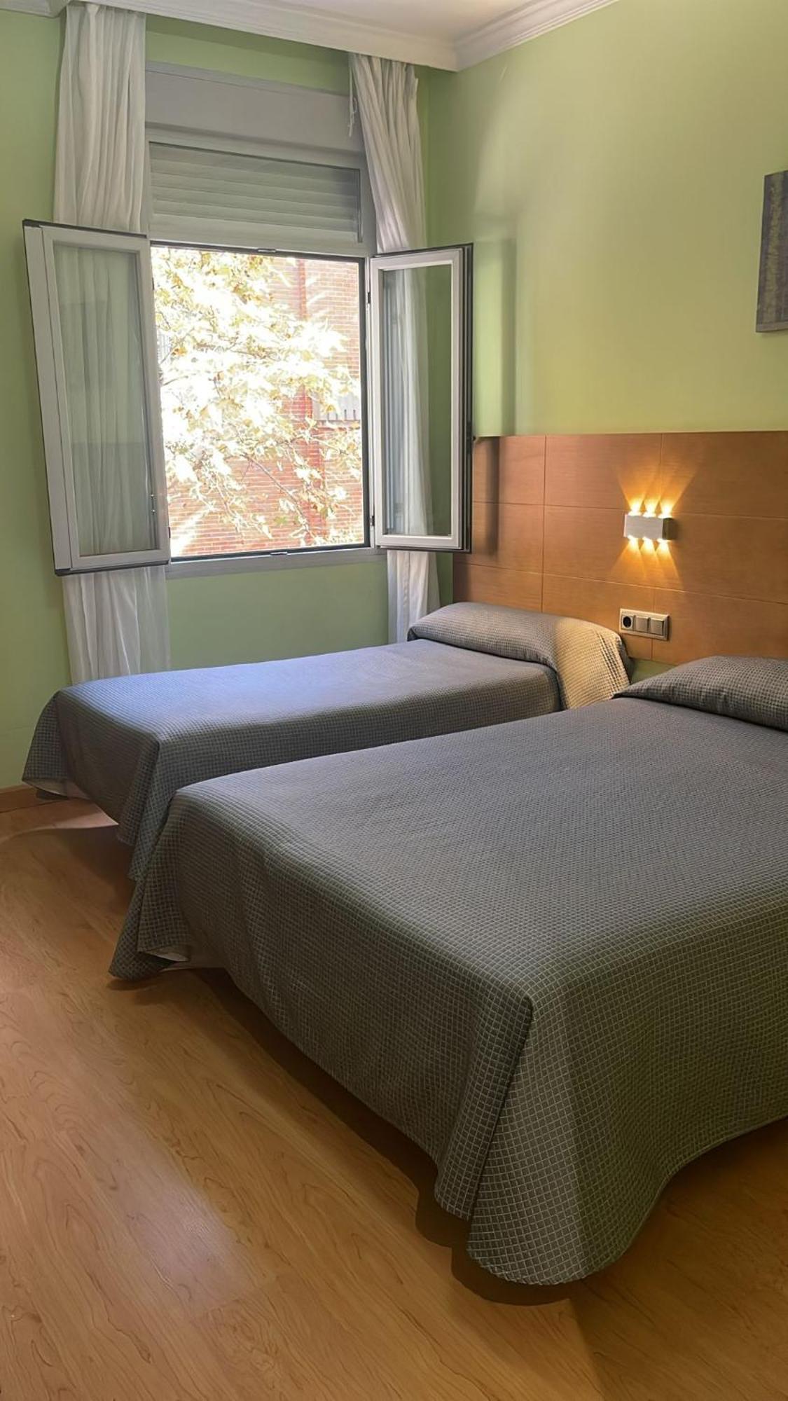 Hotel 4C Puerta Europa Madrid Extérieur photo