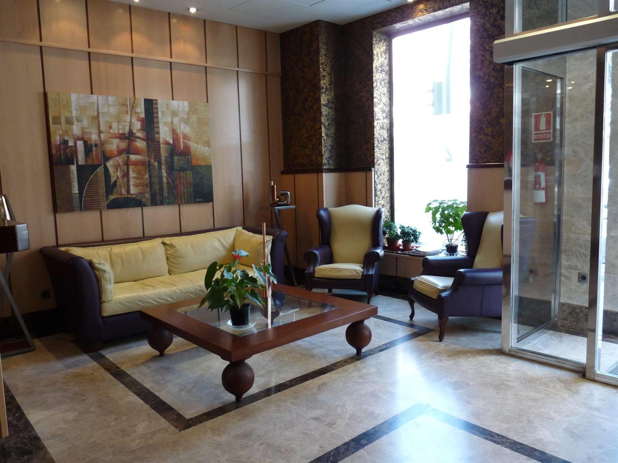Hotel 4C Puerta Europa Madrid Extérieur photo