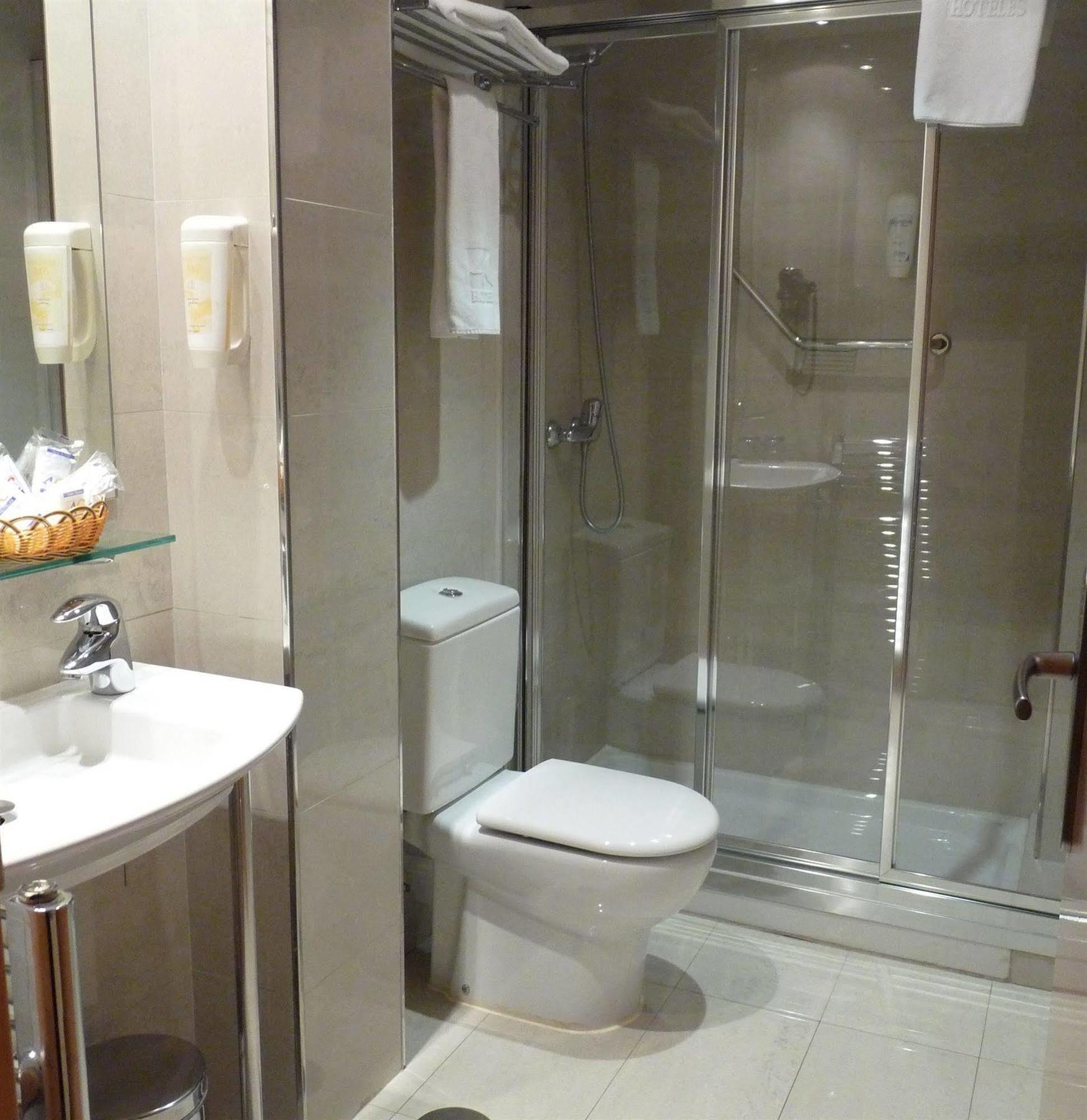 Hotel 4C Puerta Europa Madrid Extérieur photo