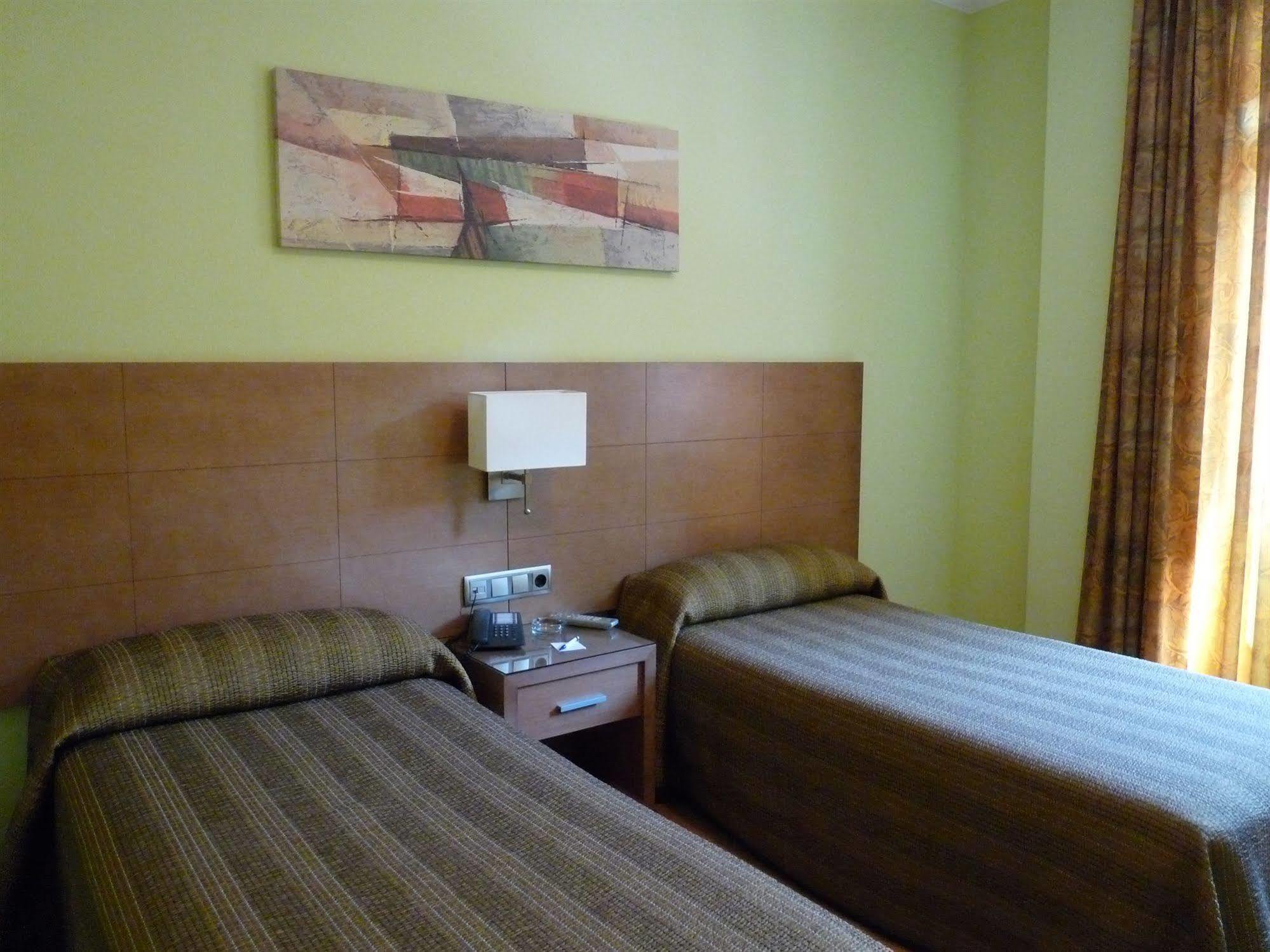 Hotel 4C Puerta Europa Madrid Extérieur photo