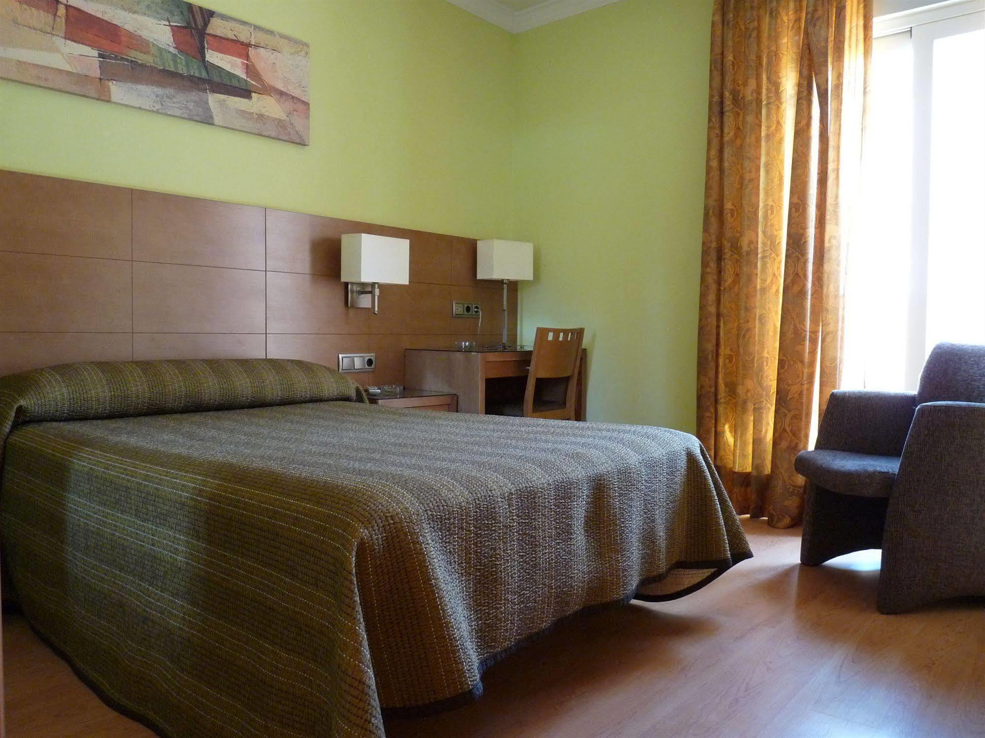 Hotel 4C Puerta Europa Madrid Extérieur photo
